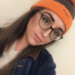 Meet your Posher, Christen